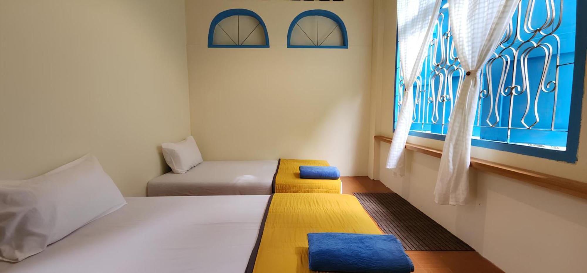 Baan Hinlad And (adults Only) Lipa Noi